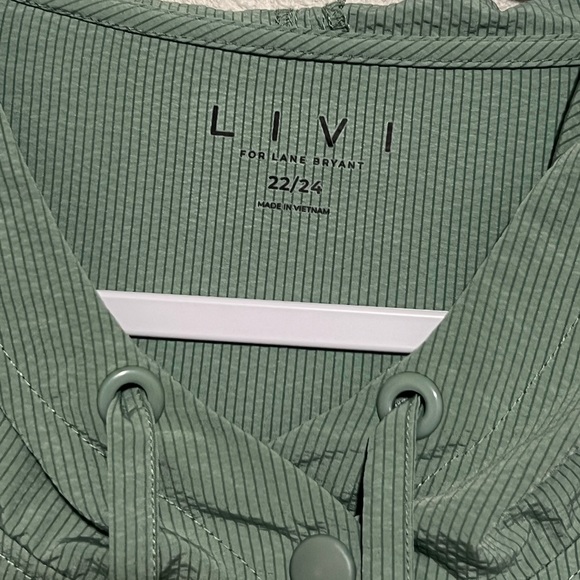 Livi Active Snap-Front Textured Woven Windbreaker Pullover - Picture 6 of 6